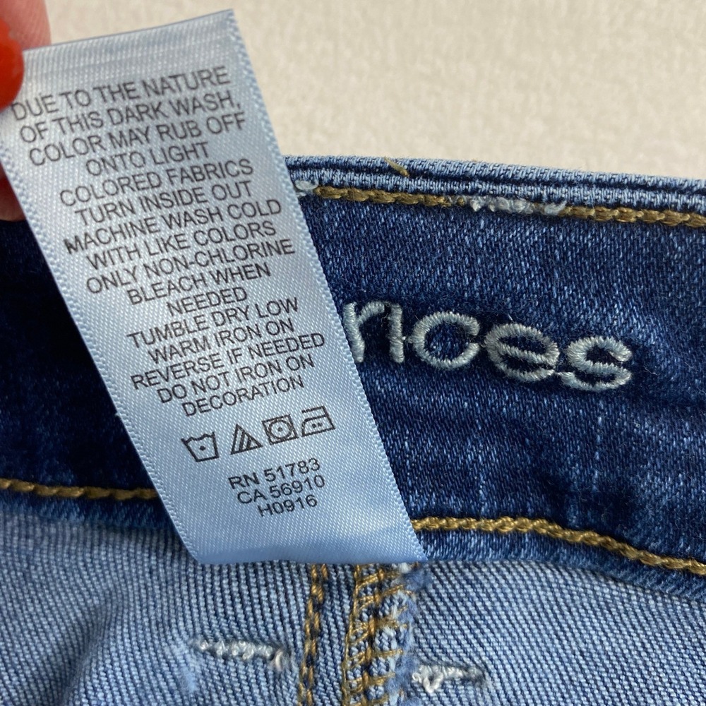 Maurices Cropped Jeans Women Sz 18 Distress Destroyed Denim Raw Hem Embroidered - Picture 6 of 13